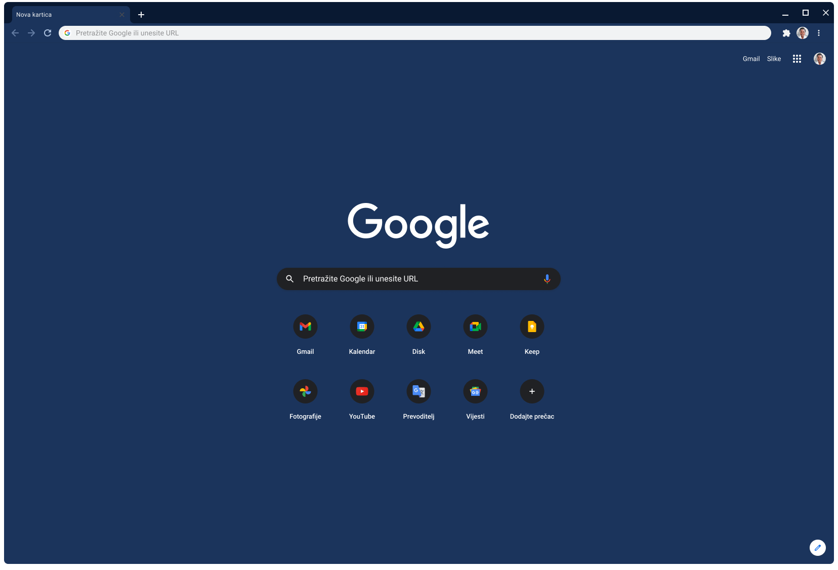 Prozor preglednika Chrome u kojem se prikazuje Google.com uz primjenu teme Slate.